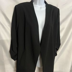 Women’s Cardigan long sleeve with pockets.